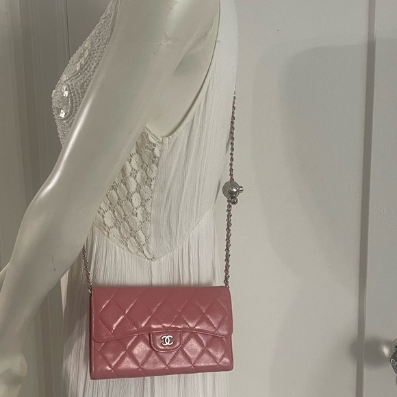 CHANEL Matelasse Lambskin Pink Long Wallet with matching chain link strap - Picture 3 of 6